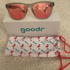 Goodr sunglasses gray with case